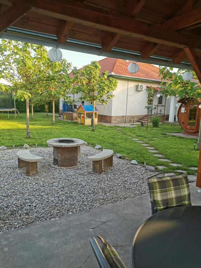 Zso-Ze Apartman Тисафюред Экстерьер фото